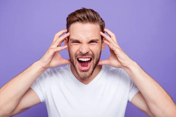 Portrait of handsome bearded guy crazy screaming, going insane, — Stock Photo, Image