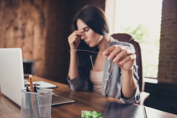 Salud, cabeza, concepto de dolor. Perfil vista lateral foto de cansado — Foto de Stock