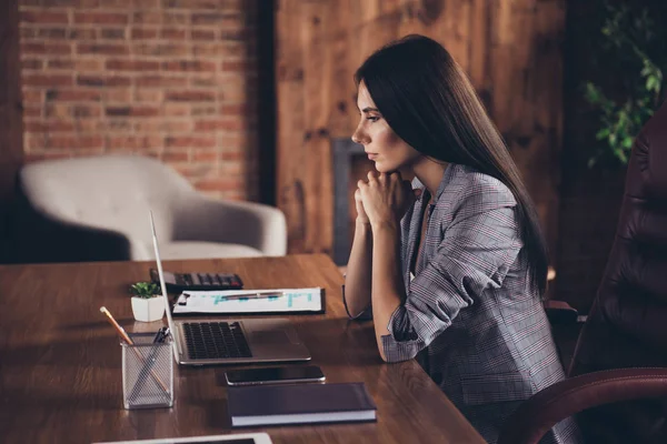 Online meeting concept. Profile side view photo of successful, t — Stock Photo, Image