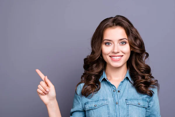 Portret van stijlvolle leuk schattig charmante mooie aantrekkelijke cheerfu — Stockfoto