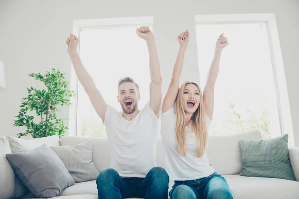 Lage hoekmening van mooie aantrekkelijke charmante schattig blij dat co — Stockfoto