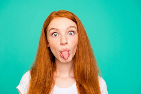 Retrato de humorístico, impresionante, adorable, guapo joven wom —  Fotos de Stock