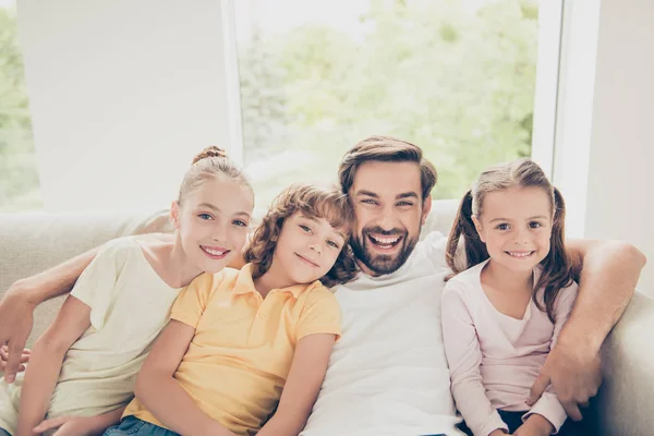 Freizeit, Lebensstil, Sorglosigkeit, Unbekümmertheit, witziges Konzept. Nahaufnahme — Stockfoto