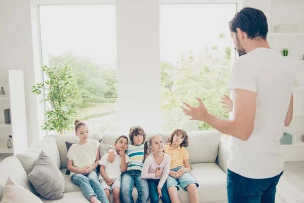 Concepto de amistad. Ahora te voy a decir el más interesante sto — Foto de Stock