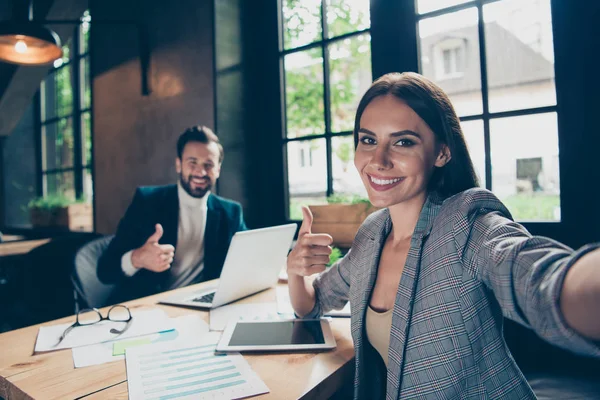 Auto-retrato de dois alegre moderno profissional elegante classi — Fotografia de Stock