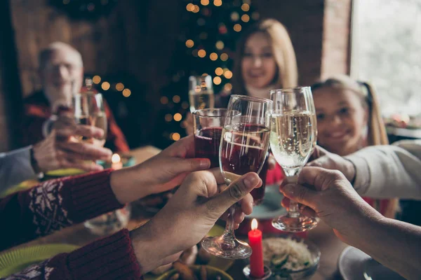 Eve reunião familiar reunião sonho desejo conceito. Vinho cultivado — Fotografia de Stock