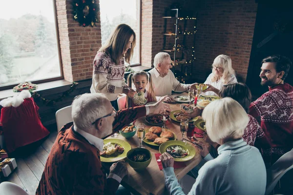 In alto sopra l'angolo vista di noel riunione di famiglia, incontro. Cheerfu — Foto Stock