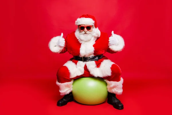 Zabawny Wesoły Pozytywne Santa Stylowe Okulary Białe Rękawiczki Puszyste Futro — Zdjęcie stockowe