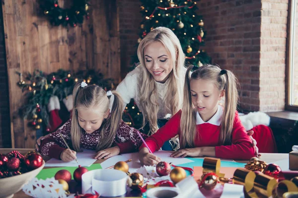 Careless carefree cheerful parent mam spend free time fairy eve — Stock Photo, Image