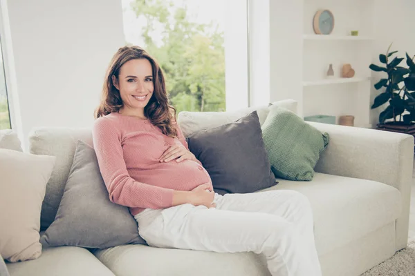 Profil Seitenansicht von schön süß zart lieblich schön fröhlich — Stockfoto