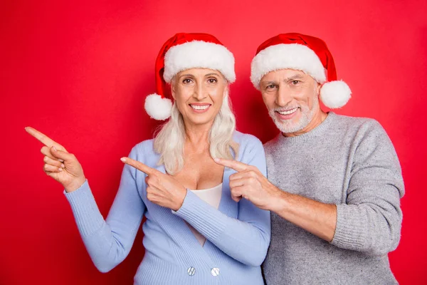 Porträtt av två positiva glada gråhåriga makarna make wi — Stockfoto