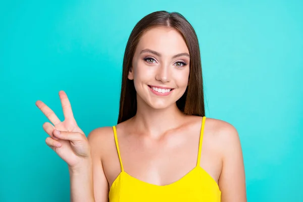 Portrait von fröhlich fröhlich lustig positiv schön attraktiv gerade — Stockfoto