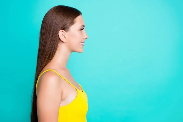 Profil Seitenansicht Porträt von netten fröhlichen positiven Optimisten — Stockfoto