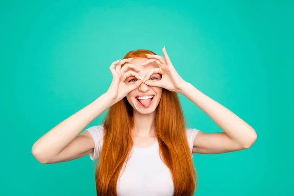 Porträtt av trevlig positiv gladlynt dåraktiga söt ljusa levande shi — Stockfoto