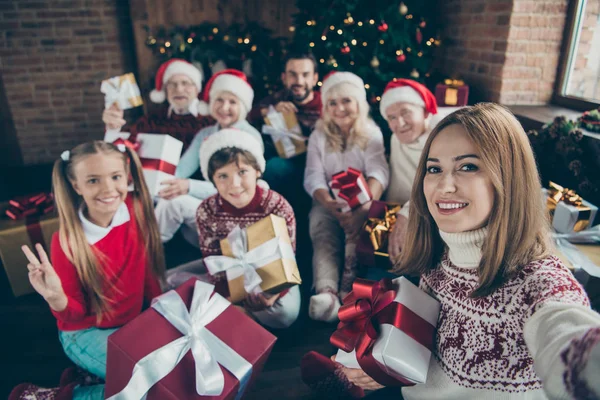 Self-portrait of noel family gathering, meeting. Grey-haired gra — Stock Photo, Image