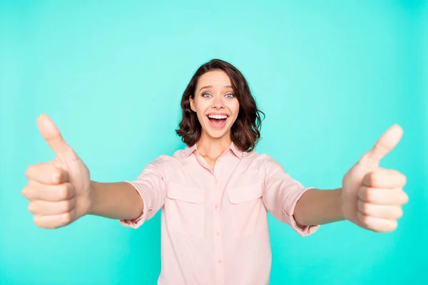 Retrato de alegre atraente bonito agradável positi otimista — Fotografia de Stock