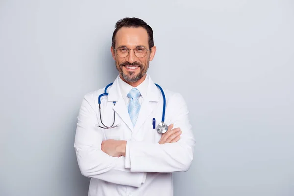 Foto von brünetten Haaren Borste doc Assistent gefaltete Hände über che — Stockfoto