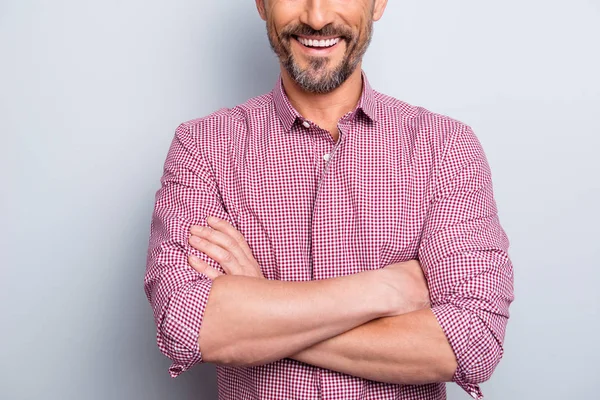 De cerca foto recortada de atractivo hombre guapo cogido de la mano —  Fotos de Stock