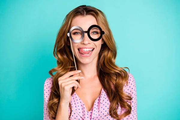 Sonhador luxo fantasia elegante senhora com seu penteado ela olha para — Fotografia de Stock