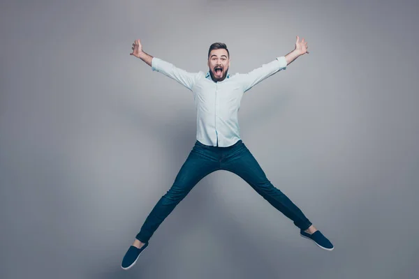 Tamanho total corpo estúdio foto retrato de alegre feliz pos — Fotografia de Stock