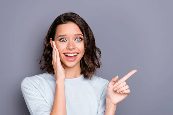 Close-up van aantrekkelijke prachtig mooi schattig knappe dame cas — Stockfoto