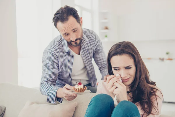 Primer plano retrato de hermoso encantador llorando miserable preocupado — Foto de Stock