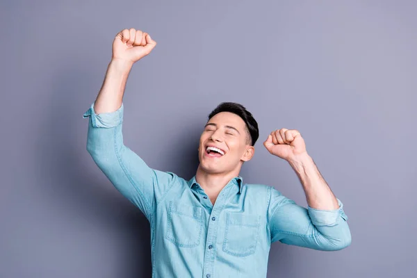 Retrato de bonito adorable soñador alegre emocional attra bien cuidado —  Fotos de Stock