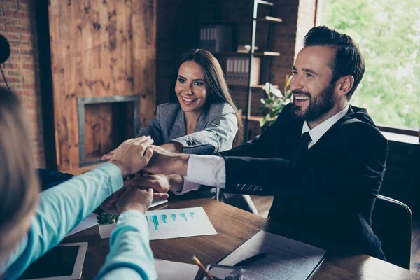 Portret van schattige stijlvolle elegante stijlvolle vrolijke businesspeo — Stockfoto