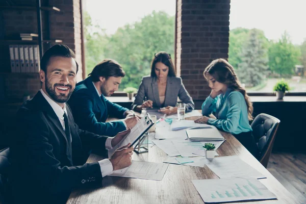 Stiliga attraktiva smart framgång självsäker ledare chief directo — Stockfoto