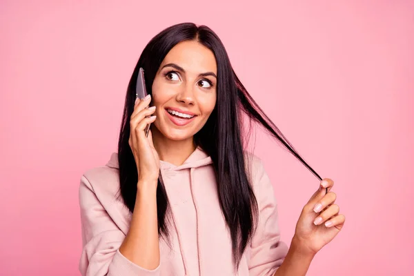 Aantrekkelijk doordachte denken denken peinzende dame met haar staren — Stockfoto