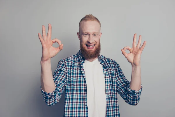 Photo portrait of attractive handsome nice man give ok-sign on t — Stock Photo, Image