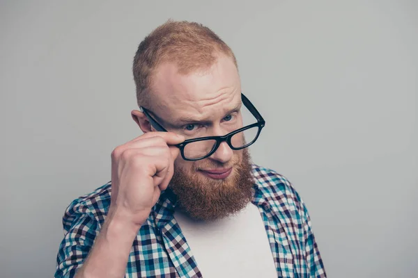 Primer plano retrato de guapo atractivo agradable hombre hasta cabeza asid — Foto de Stock