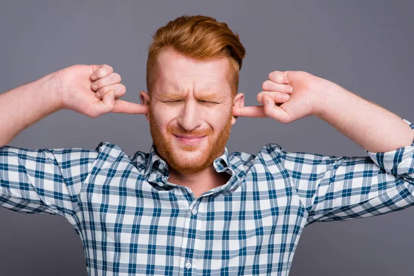 Nahaufnahme Porträt von traurig genervt müde gelangweilt schön attraktiv — Stockfoto