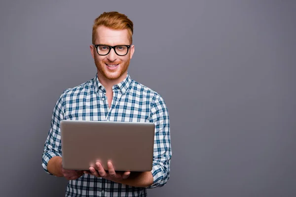 Retrato de agradable confianza alegre positivo guapo atractivo — Foto de Stock