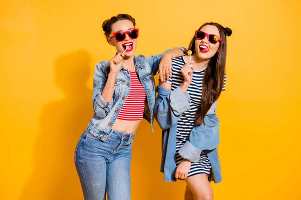 Dos Morena Pelo Hermoso Atractivo Soñador Encantadora Dama Gafas Gafas —  Fotos de Stock