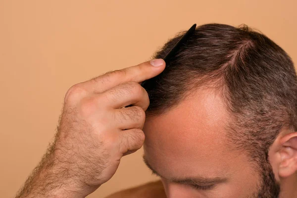 Close-up cropped view of nice attractive handsome brunet guy com — Stock Photo, Image