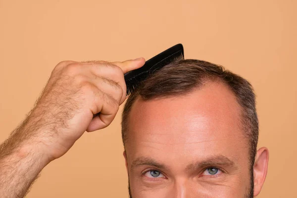 Close-up bijgesneden weergave portret van leuke aantrekkelijke knappe cheer — Stockfoto