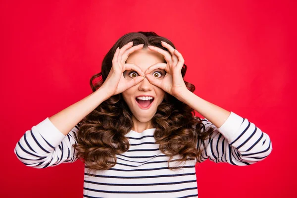 Close Van Portret Van Aantrekkelijke Prachtige Charmante Haar Handen Meisje — Stockfoto