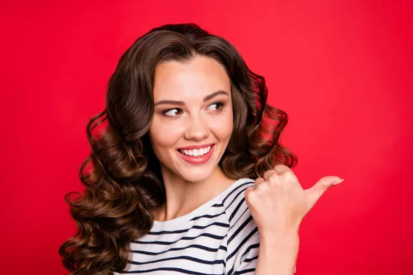 Cerca Retrato Hermosa Hermosa Atractiva Alegre Ella Chica Con Pulgar —  Fotos de Stock