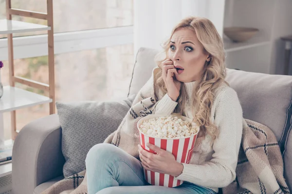 Porträt Von Schönen Schönen Attraktiven Erstaunt Welligen Dame Hausfrau Mit — Stockfoto