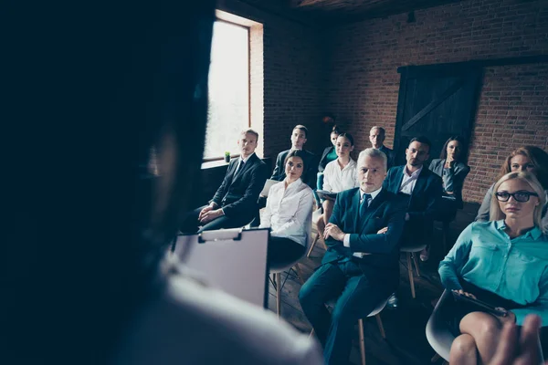 Conférencier Présentateur Stagiaire Consultant Parler Élégant Élégant Gens Affaires Élégant — Photo