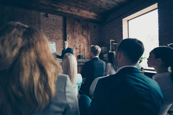 Aan Achterkant Terug Achter Weergave Van Menigte Bedrijfsvoering Mensen Luisteren — Stockfoto