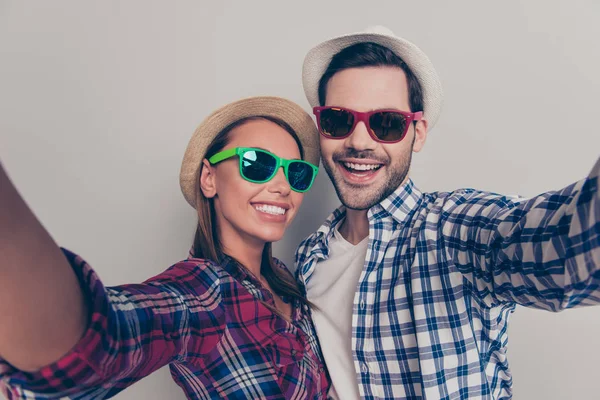 Auto-retrato de dois agradável atraente alegre alegre pessoas husb — Fotografia de Stock