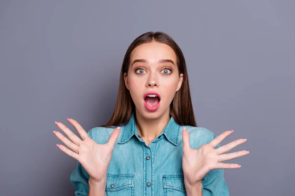 Close up portrait of crazy  happy surprised attractive young gir — Stock Photo, Image