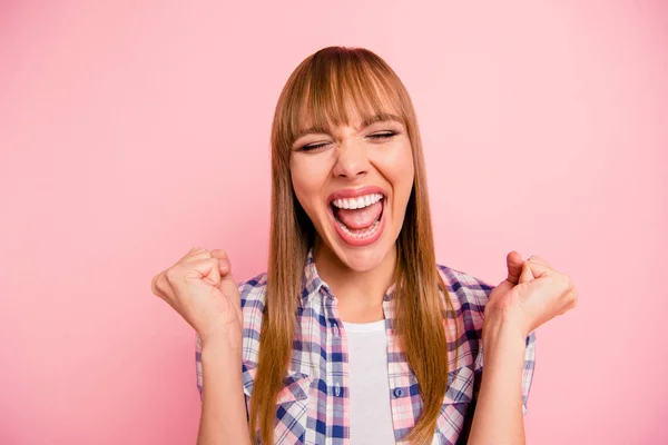 Närbild porträtt av nice cool ganska attraktiv glada glada — Stockfoto