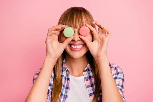 Primer plano retrato de agradable atractivo funky positivo alegre che — Foto de Stock