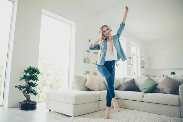 Cerca de cuerpo de cuerpo de longitud completa foto de maravilloso ella su señora f — Foto de Stock