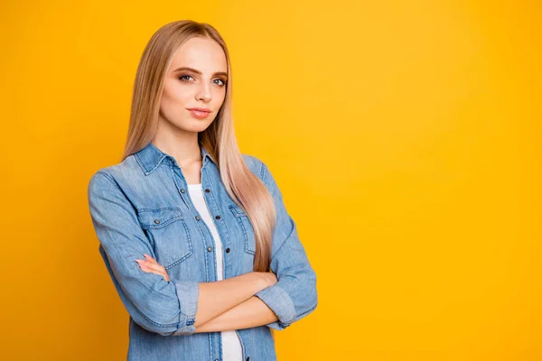 Portrait von schönen entzückenden attraktiven ehrlichen ruhigen geraden — Stockfoto