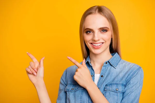 Porträtt av trevlig Söt härlig attraktiva fascinerande glada pos — Stockfoto