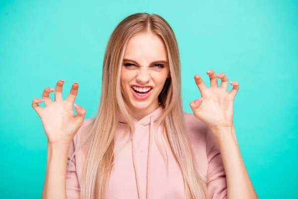 De cerca foto de increíble atractivo ella su señora fingiendo leo — Foto de Stock